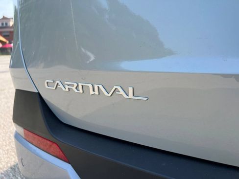 Used 2026 Kia Carnival EX FWD image 9