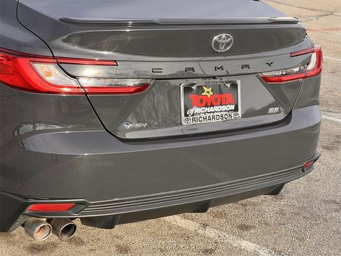Used 2025 Toyota Camry SE image 6