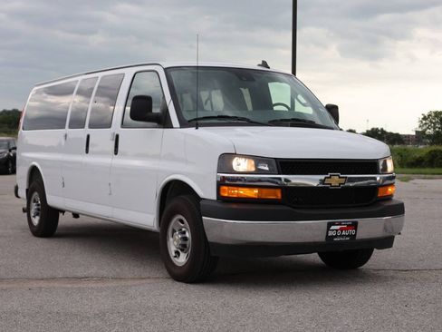 Used 2025 Chevrolet Express 3500 LT w/ LT Preferred Equipment Group RWD image 4