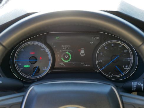 Used 2024 Toyota Venza LE image 17