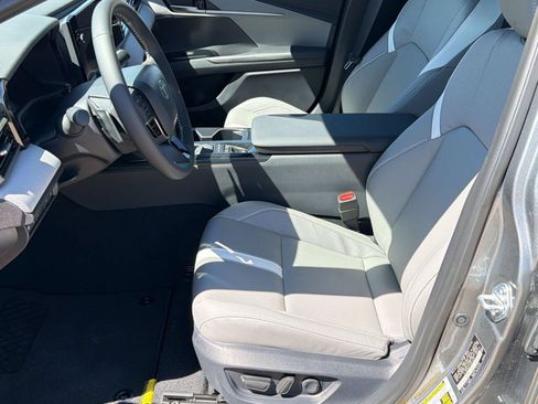 Used 2026 Toyota Camry SE w/ Multimedia Upgrade Package FWD image 5