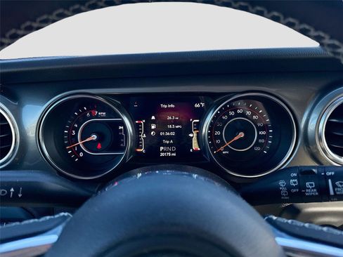 Used 2021 Jeep Wrangler Unlimited Sahara image 12