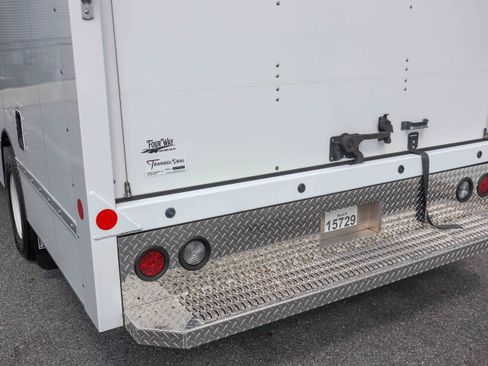 Used 2024 Ford E-450 and Econoline 450 Super Duty w/ Driver's Safety Package RWD image 9