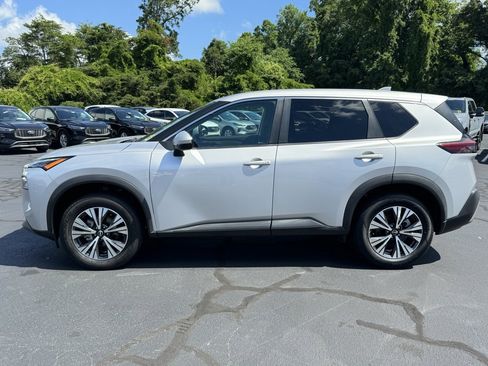 Used 2022 Nissan Rogue SV image 12