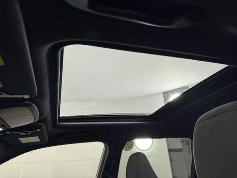 Used 2025 Subaru Forester Premium image 29