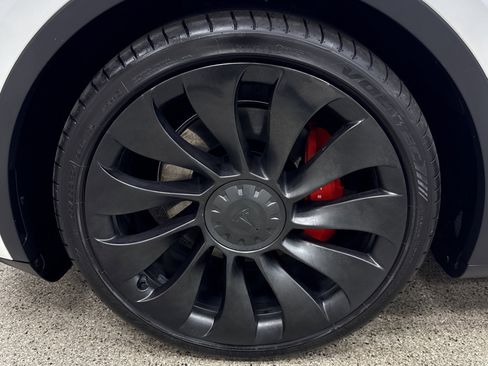 Used 2021 Tesla Model Y Performance image 2