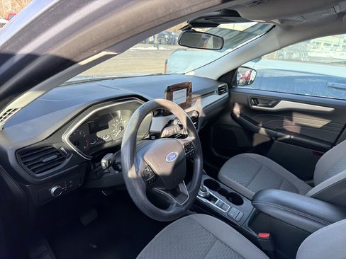 Used 2022 Ford Escape SE image 13