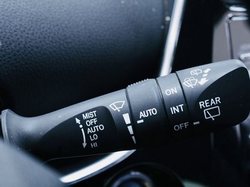 Used 2022 Toyota Prius XLE image 11