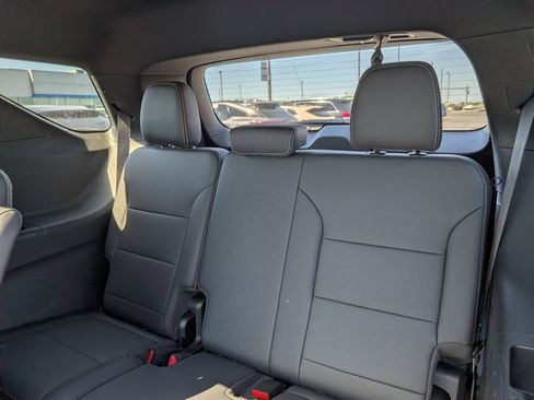 Used 2024 Chevrolet Traverse LT w/ Trailering Package AWD/4WD image 11