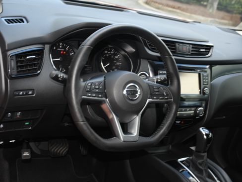 Used 2017 Nissan Rogue Sport SV w/ SV Premium Package FWD image 9