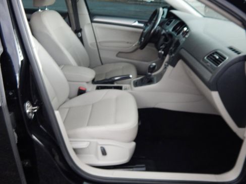Used 2015 Volkswagen Golf TDI S image 15