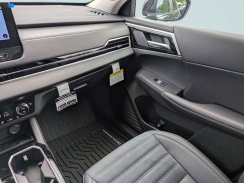 New 2026 Mitsubishi Outlander SE image 18