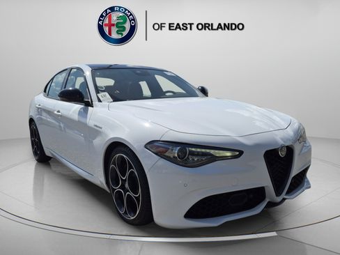 Used 2022 Alfa Romeo Giulia Veloce RWD image 1