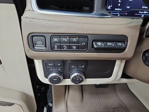Used 2022 GMC Yukon Denali AWD/4WD image 28
