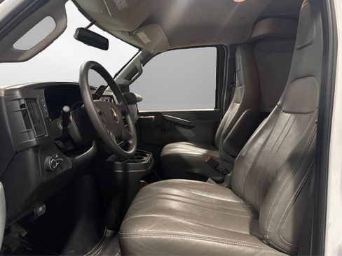 Used 2024 Chevrolet Express 2500 2500 image 18