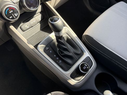 Used 2025 Hyundai Venue SEL image 42