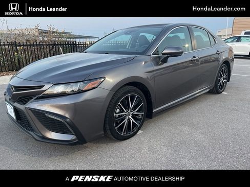 Used 2023 Toyota Camry SE image 1