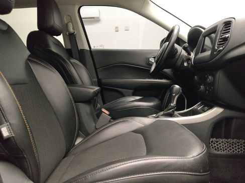 Used 2018 Jeep Compass Latitude w/ Popular Equipment Group FWD image 21