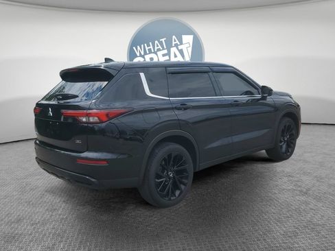 Used 2024 Mitsubishi Outlander SE Black Edition AWD/4WD image 3