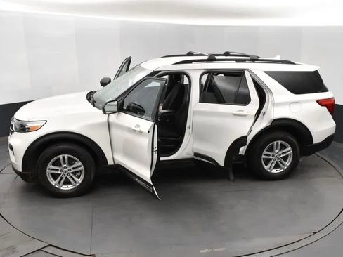 Used 2022 Ford Explorer XLT AWD/4WD image 7