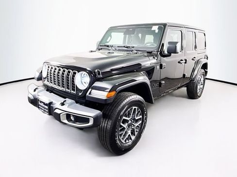 Used 2026 Jeep Wrangler Unlimited Sahara AWD/4WD image 3