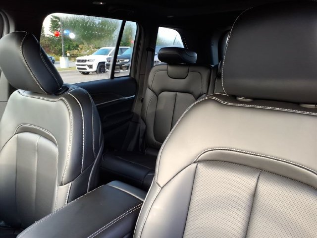 New 2027 Jeep Grand Cherokee Limited AWD/4WD image 14