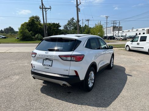 Used 2020 Ford Escape SE image 5
