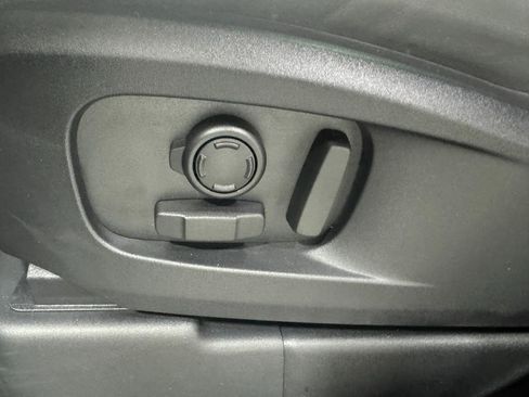 Used 2025 Land Rover Defender 110 S image 27