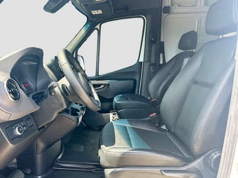 Used 2025 Mercedes-Benz Sprinter 2500 image 19