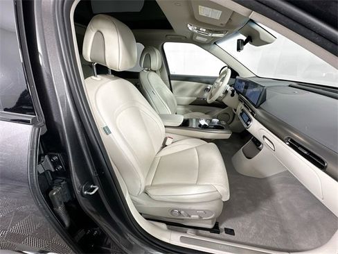 Used 2023 Genesis GV60 Advanced image 31