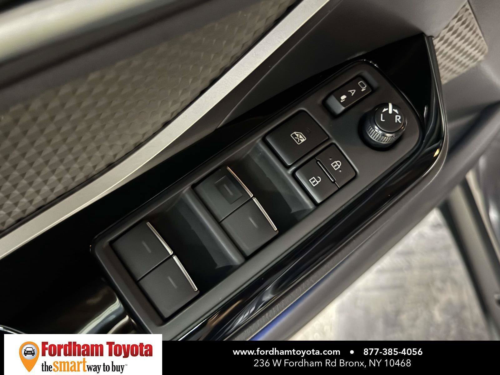 Used 2020 Toyota C-HR Limited FWD image 16