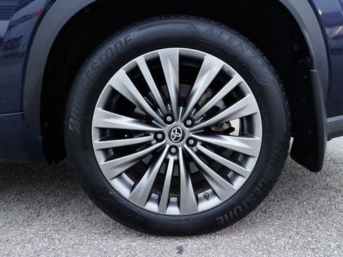 Used 2021 Toyota Highlander Platinum image 16