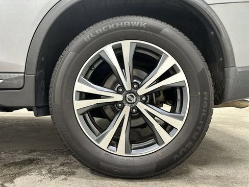 Used 2018 Nissan Rogue SL FWD image 11