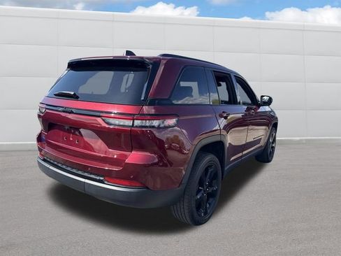 Used 2023 Jeep Grand Cherokee Altitude AWD/4WD image 9