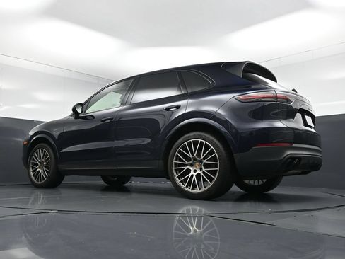 Used 2022 Porsche Cayenne AWD/4WD image 27