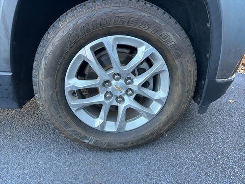Used 2020 Chevrolet Traverse LT image 30