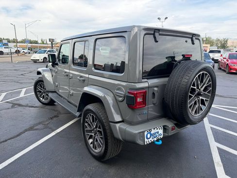 Used 2023 Jeep Wrangler Unlimited Sahara AWD/4WD image 5