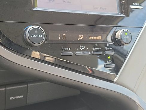 Used 2018 Toyota Camry SE FWD image 16