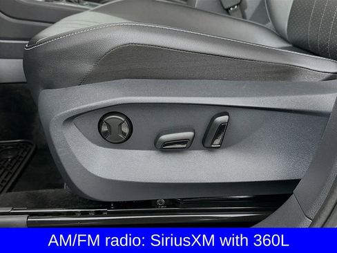 Used 2024 Volkswagen Tiguan SE w/ Panoramic Sunroof Package image 23