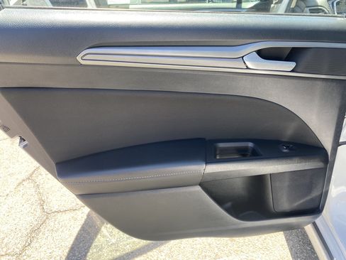 Used 2020 Ford Fusion SE FWD image 19