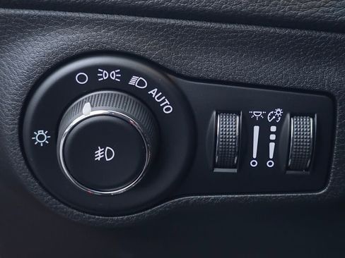 Used 2018 Jeep Compass Limited w/ Navigation Group image 18