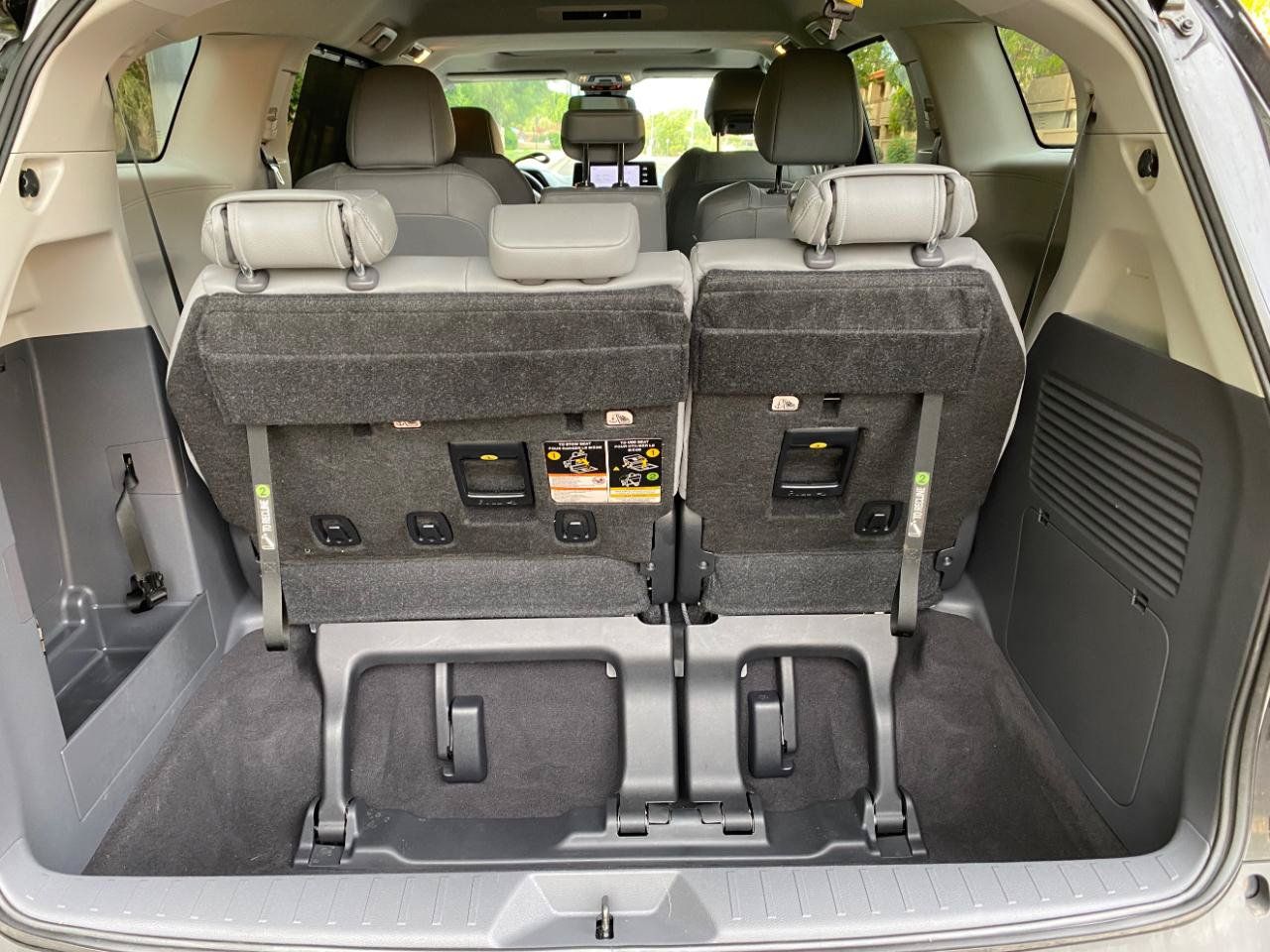 Used 2024 Toyota Sienna XLE FWD image 9