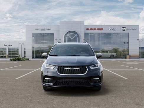 New 2026 Chrysler Pacifica Pinnacle image 7