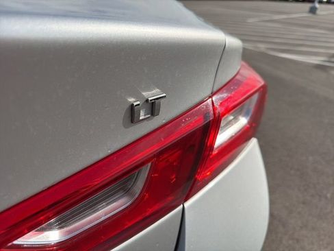 Used 2017 Chevrolet Malibu LT FWD image 7