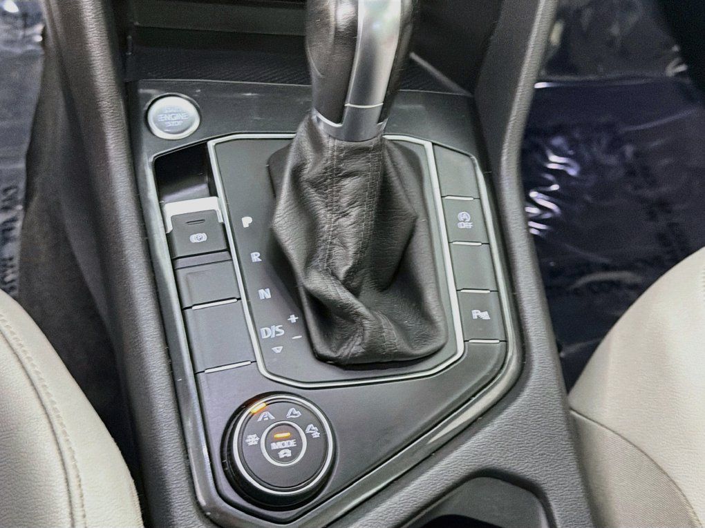 Used 2019 Volkswagen Tiguan SEL w/ 3rd Row Seat Package AWD/4WD image 19