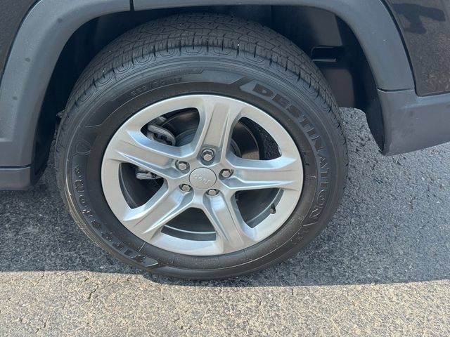Certified 2024 Jeep Compass Latitude AWD/4WD image 11