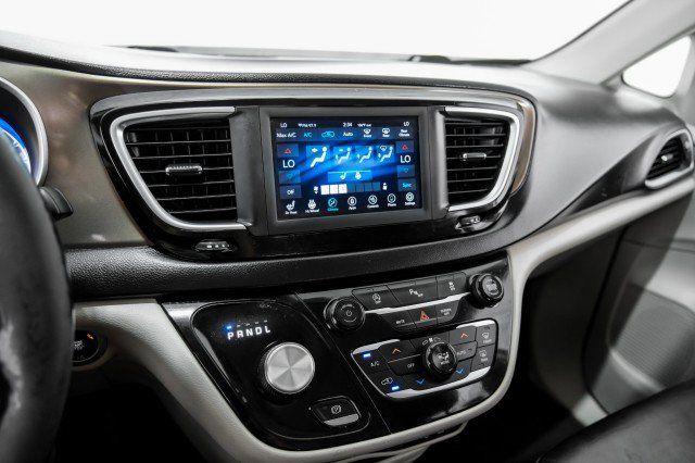 Used 2019 Chrysler Pacifica Touring-L FWD image 24