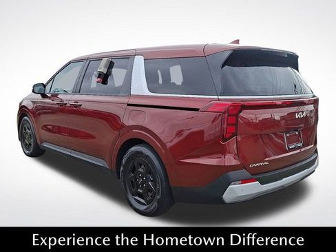 Used 2025 Kia Carnival image 4