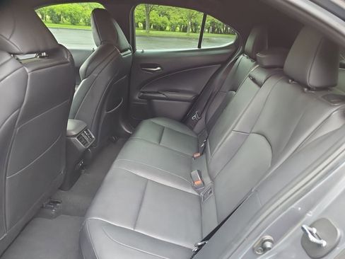 Used 2020 Lexus UX 200 F Sport w/ Accessory Package FWD image 18