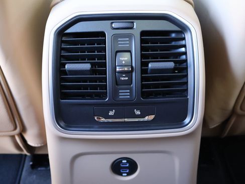 New 2026 Porsche Macan image 23